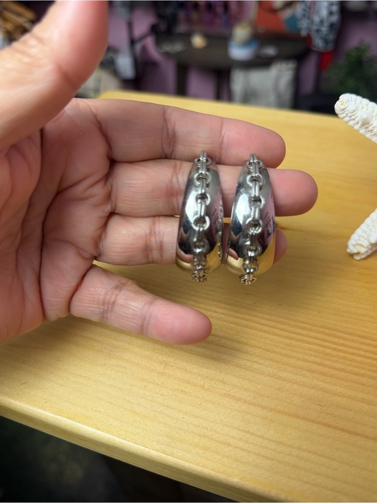 Source Unknown Jewelry - Vintage Chain Detail Hoop Earrings | Silver Tone Statement Jewelry